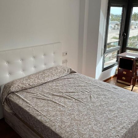 Apartment With Sea Views Next To The Beach Of Mar Bella Barcelona Bagian luar foto