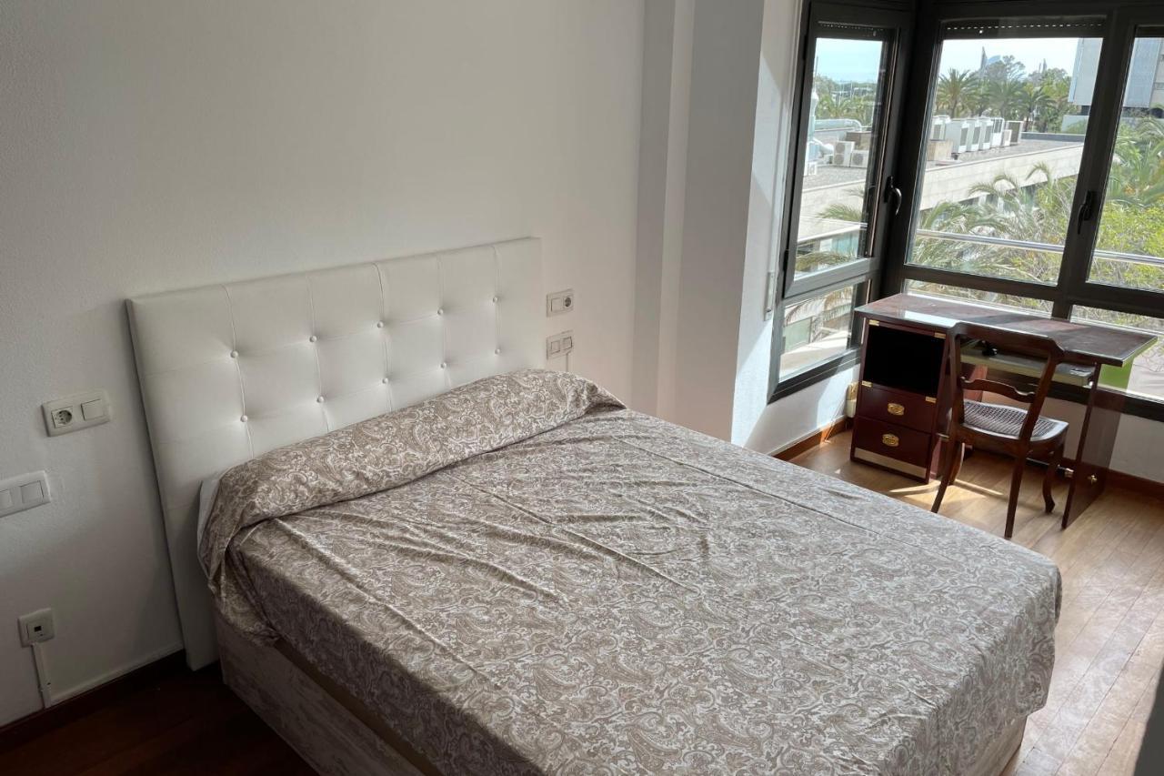 Apartment With Sea Views Next To The Beach Of Mar Bella Barcelona Bagian luar foto