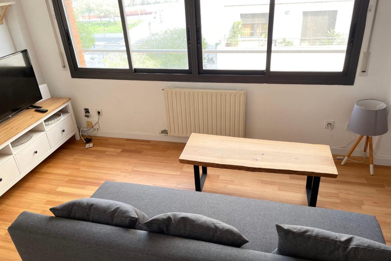 Apartment With Sea Views Next To The Beach Of Mar Bella Barcelona Bagian luar foto