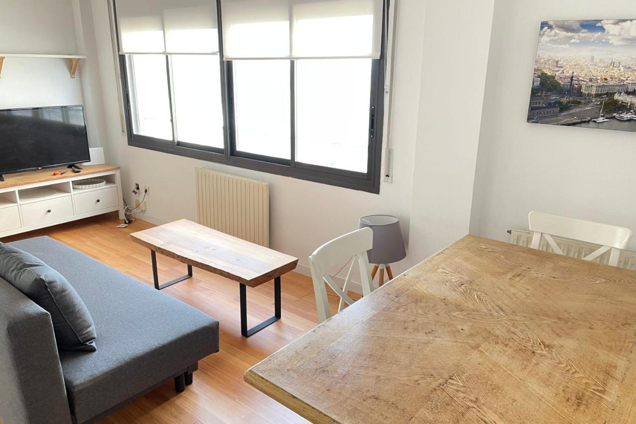 Apartment With Sea Views Next To The Beach Of Mar Bella Barcelona Bagian luar foto