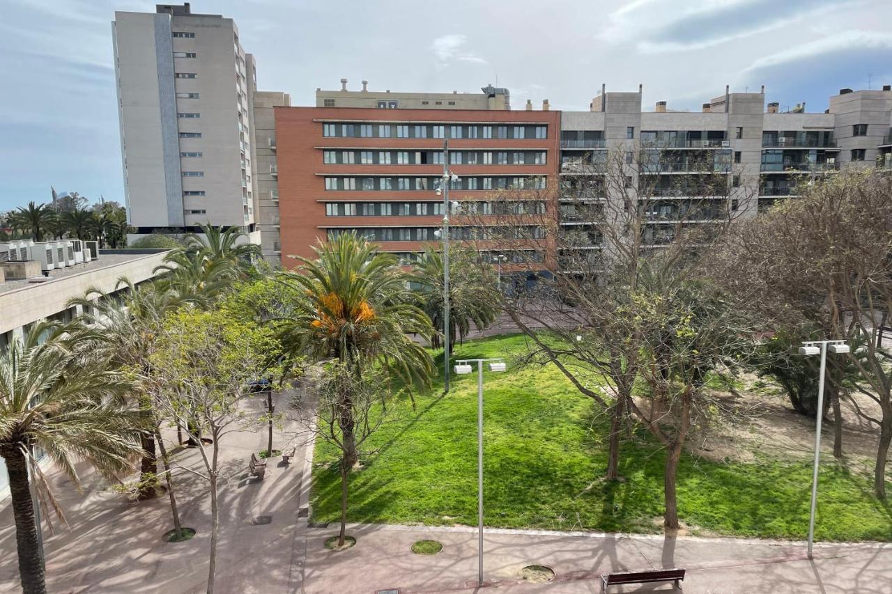 Apartment With Sea Views Next To The Beach Of Mar Bella Barcelona Bagian luar foto