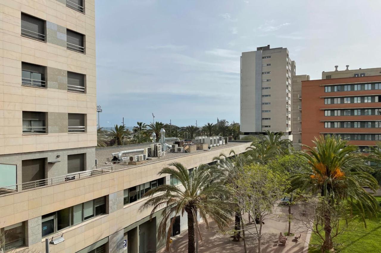Apartment With Sea Views Next To The Beach Of Mar Bella Barcelona Bagian luar foto