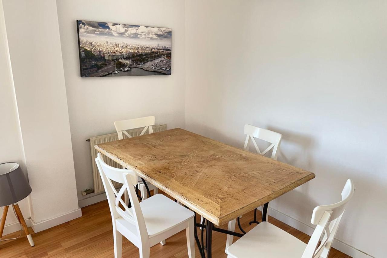 Apartment With Sea Views Next To The Beach Of Mar Bella Barcelona Bagian luar foto